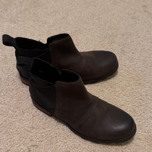 Sorel Women’s Brown and Black Chelsea Boots - Picture 7 of 10